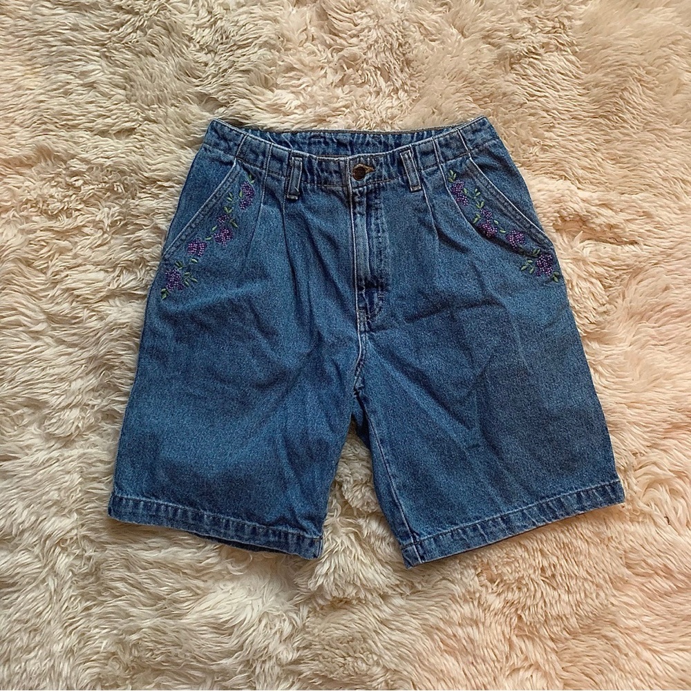 Vintage Mom Shorts with Flower Embroidery